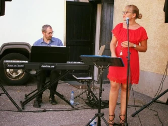 a-lounge-pop-piano-vocal-duo-that-adapts-to-your-event-2