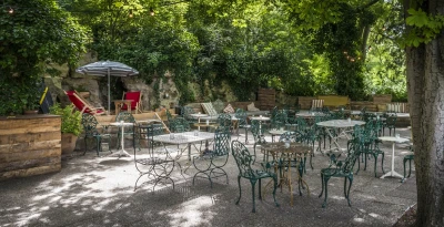 a-pavilion-in-the-middle-of-nature-parc-des-buttes-chaumont-2