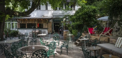 a-pavilion-in-the-middle-of-nature-parc-des-buttes-chaumont-6