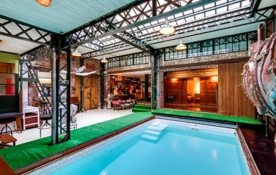 a-photo-studio-and-a-loft-with-a-swimming-pool-in-the-20th-arrondissement-of-paris-1