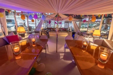 un-yacht-pour-accueillir-votre-evenement-repas-dj-6