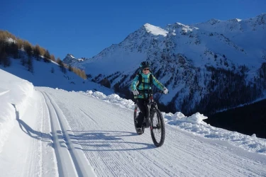 an-electric-mountain-bike-ride-on-snow-2