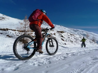 an-electric-mountain-bike-ride-on-snow-4