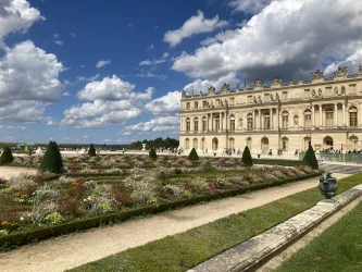 storytelling-tour-paris-opera-or-versailles-gardens-3