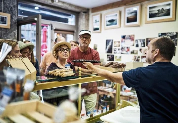 gourmet-walking-tour-of-old-lyon-1