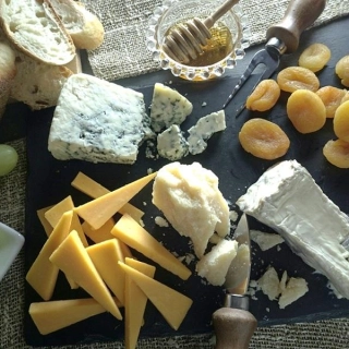 afterwork-fromages-pains-charcuteries-paniers-gourmands-0-67a6607ce76df049368925.jpg