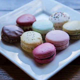 buffet-de-macarons-0-67a6607693dcf822949760.jpg