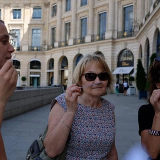 les-odeurs-de-paris-balade-parfumee-du-film-le-parfum-0-67a65fcea4aff890926185.jpg