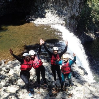 randonnee-aquatique-sur-la-riviere-des-roches-canyoning-0-67a65ffdd3e7b818620106.jpg