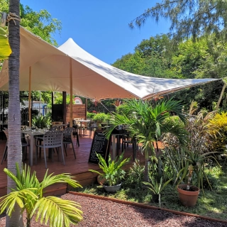 restaurant-vert-au-sein-dun-jardin-tropical-la-saline-0-67a660a9ce0f2950146269.jpg