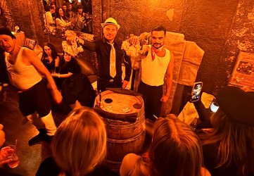 Soirée spéciale "Années Folles" au Pachamama - VEPEEsoiree-gastby-annees-folles-au-pachamama-paris-whereez-soiree-entreprise-entreprise-agence-evenementielle-3-69595f55b3ff2420776822.jpg